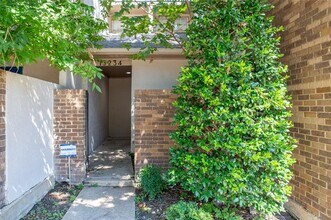 13234 Woodbend Ln in Dallas, TX - Building Photo - Building Photo
