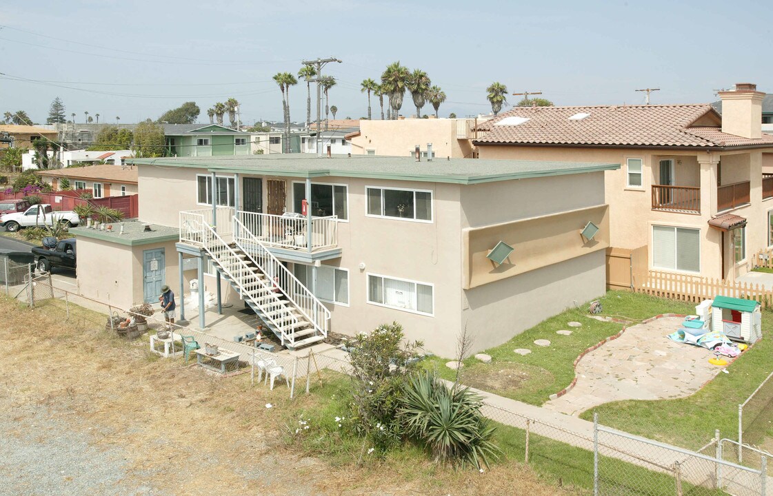 120-126 Date Ave in Imperial Beach, CA - Foto de edificio