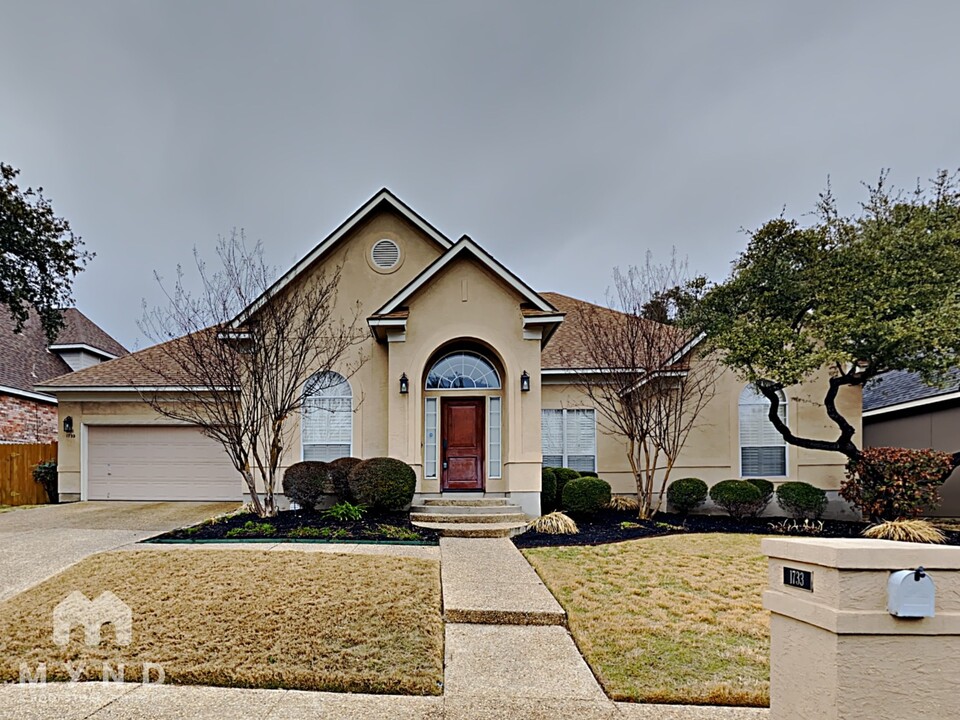 1733 Fox Tree Ln in San Antonio, TX - Building Photo