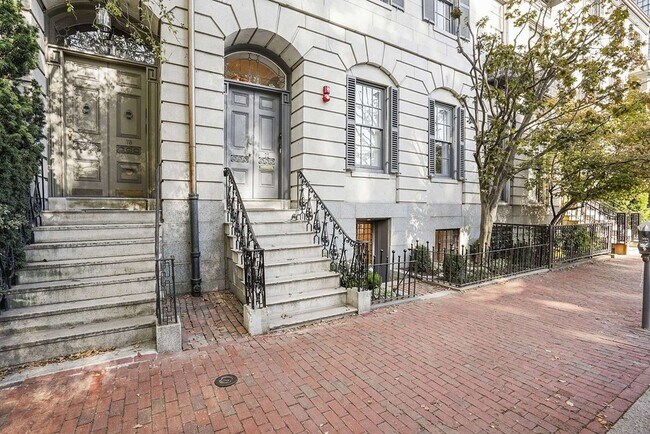 72 Beacon St, Unit A in Boston, MA - Building Photo - Building Photo