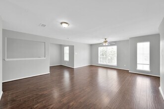 167 Binnacle Ct in Willis, TX - Foto de edificio - Building Photo