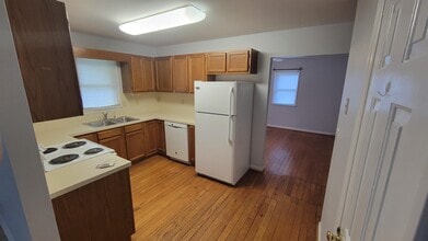 2672 W Mountain St in Kernersville, NC - Foto de edificio - Building Photo