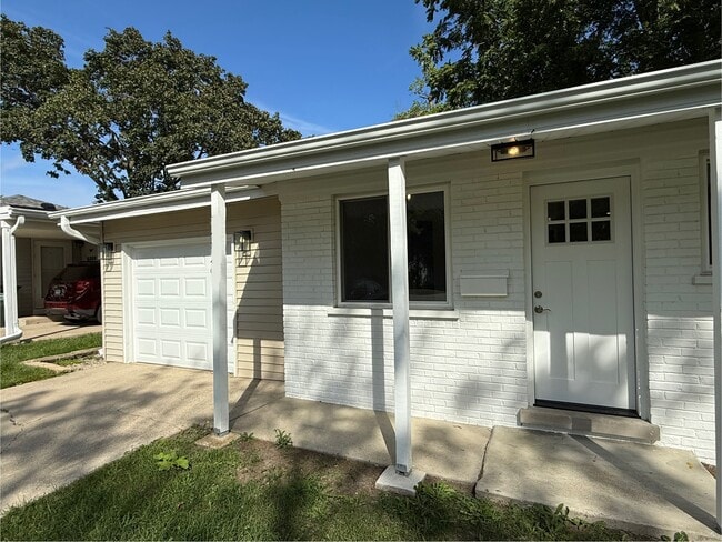 1329 N Wilke Rd in Arlington Heights, IL - Building Photo - Building Photo