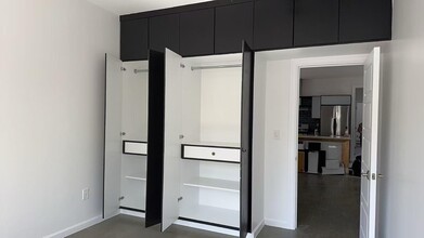 32 Parrott Pl, Unit 2 in Brooklyn, NY - Building Photo - Building Photo