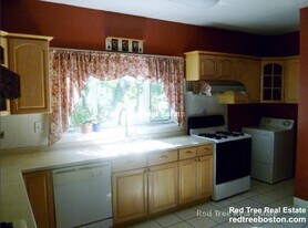 12 Verndale St, Unit 2 in Brookline, MA - Building Photo