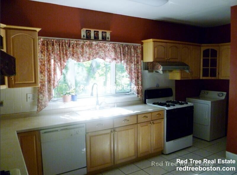 12 Verndale St, Unit 2 in Brookline, MA - Building Photo