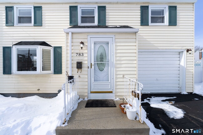 783 Quaker Ln S in West Hartford, CT - Building Photo - Building Photo