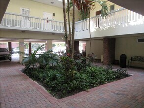 2420 SE 17th St, Unit 208 in Fort Lauderdale, FL - Building Photo - Building Photo