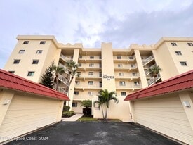 299 N Atlantic Ave in Cocoa Beach, FL - Building Photo