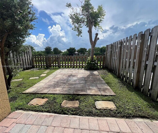 748 SE 32nd Ave in Homestead, FL - Building Photo - Building Photo