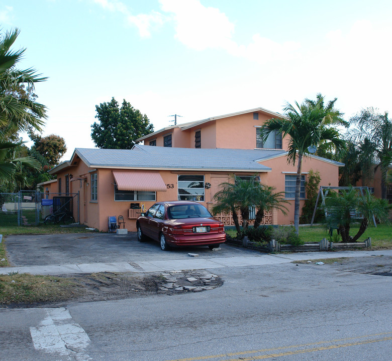 1853 Taft St in Hollywood, FL - Building Photo