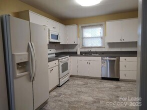 322 Hartford Ave in Charlotte, NC - Building Photo - Building Photo