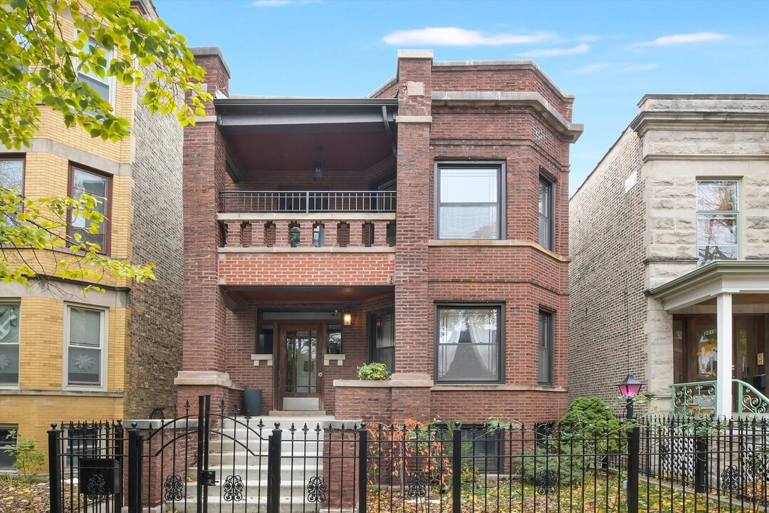 2220 W Giddings St, Unit 2 in Chicago, IL - Building Photo