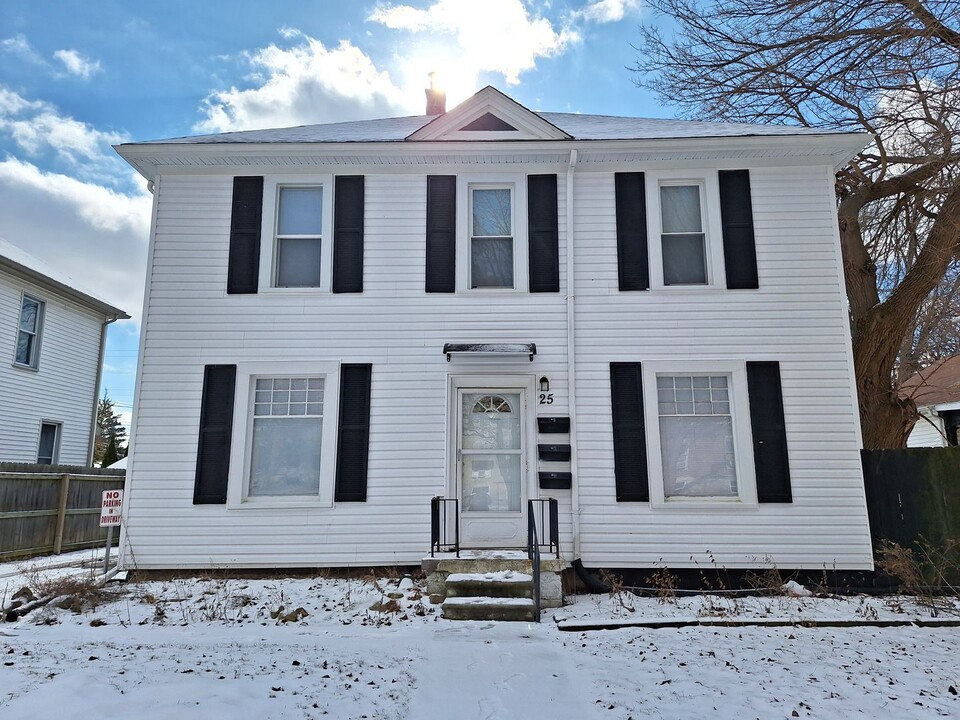 25 Parkview St in Mount Clemens, MI - Building Photo