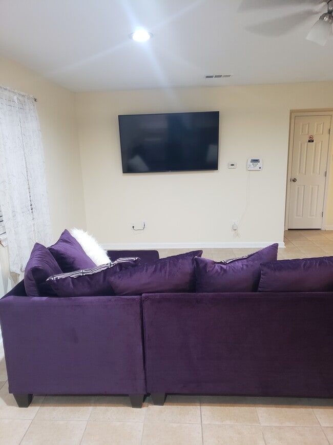 1735 King Dr, Unit Apartment in New Orleans, LA - Foto de edificio - Building Photo