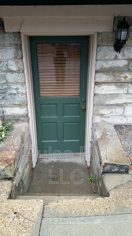 property at 112 E 5th St