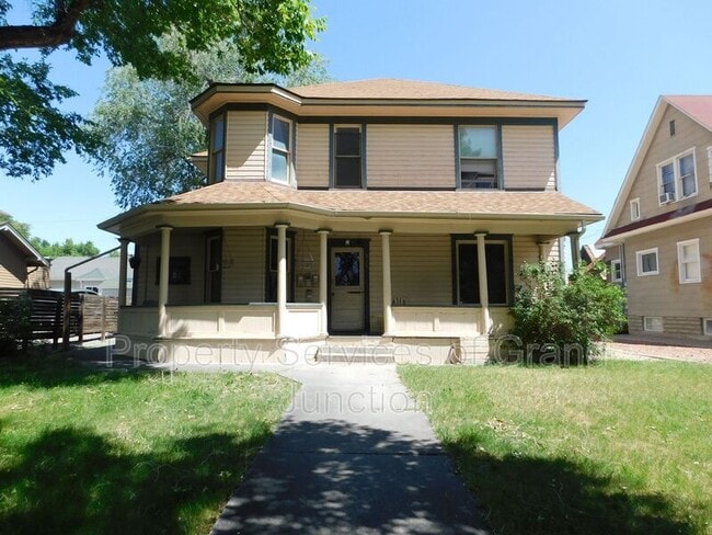 property at 816 Grand Ave