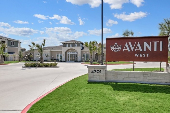 Avanti West in Edinburg, TX - Foto de edificio