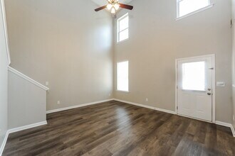 202 Oconee Way in Canton, GA - Foto de edificio - Building Photo