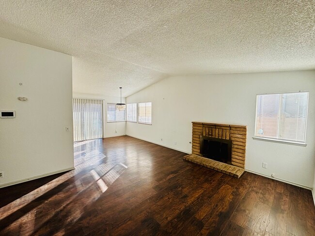 2308 Edam St in Lancaster, CA - Building Photo - Building Photo