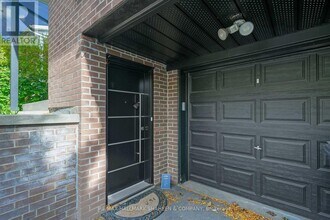 31 Lochinvar Crescent in Toronto, ON - Building Photo - Building Photo
