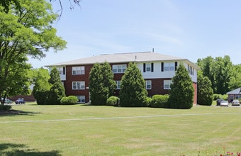 Country Gardens Apartments in Troy, NY - Foto de edificio - Building Photo