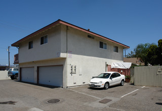 7012 Heil Ave in Huntington Beach, CA - Building Photo - Building Photo