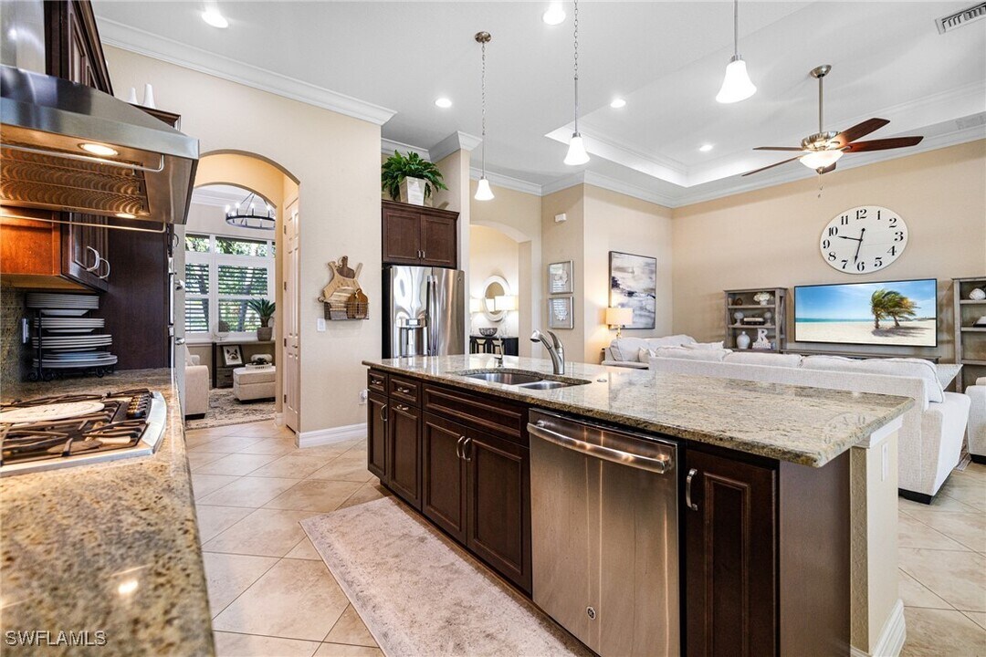 12809 Fairway Cove Ct in Ft. Myers, FL - Foto de edificio