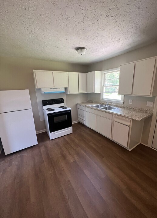 113 Shangri La Ave in Brunswick, GA - Building Photo