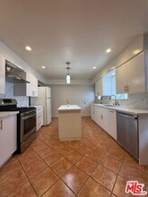 10642 Samoa Ave in Los Angeles, CA - Building Photo - Building Photo