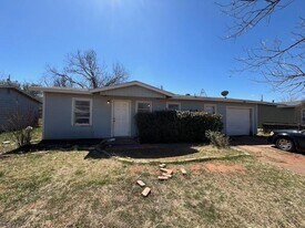 5457 Encino Rd in Abilene, TX - Building Photo