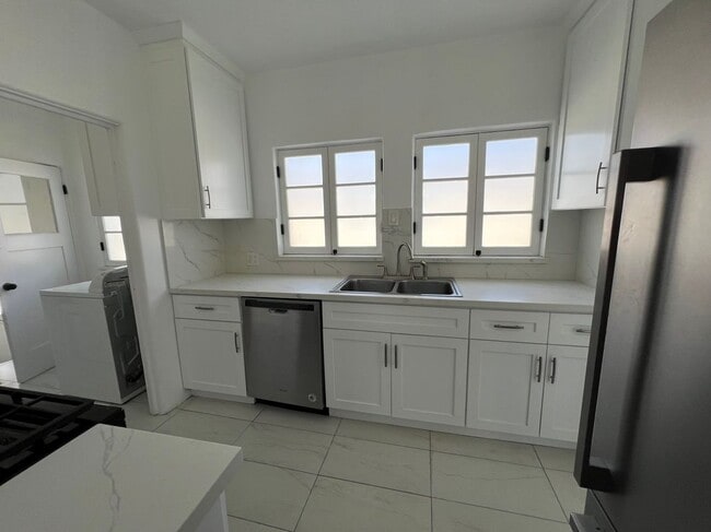 8546 Saturn St in Los Angeles, CA - Building Photo - Building Photo
