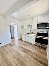 151 W 52nd St in Los Angeles, CA - Building Photo - Building Photo