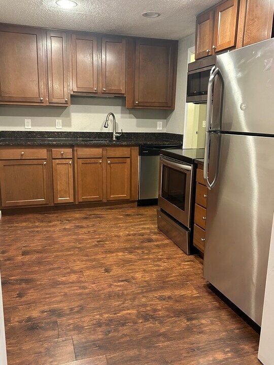 252 Waterbury Ct, Unit 116 in Westland, MI - Foto de edificio