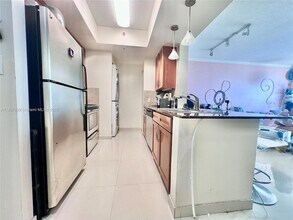 2000 N Bayshore Dr, Unit 906 in Miami, FL - Building Photo - Building Photo