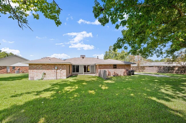 14742 Sweetwood Ct in Baton Rouge, LA - Foto de edificio - Building Photo