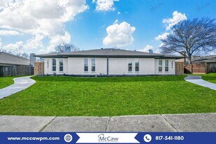 2832 Townbluff Dr in Plano, TX - Building Photo