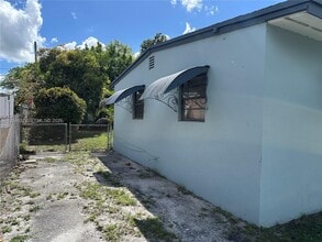 1306 NW 11th Pl in Fort Lauderdale, FL - Building Photo - Building Photo