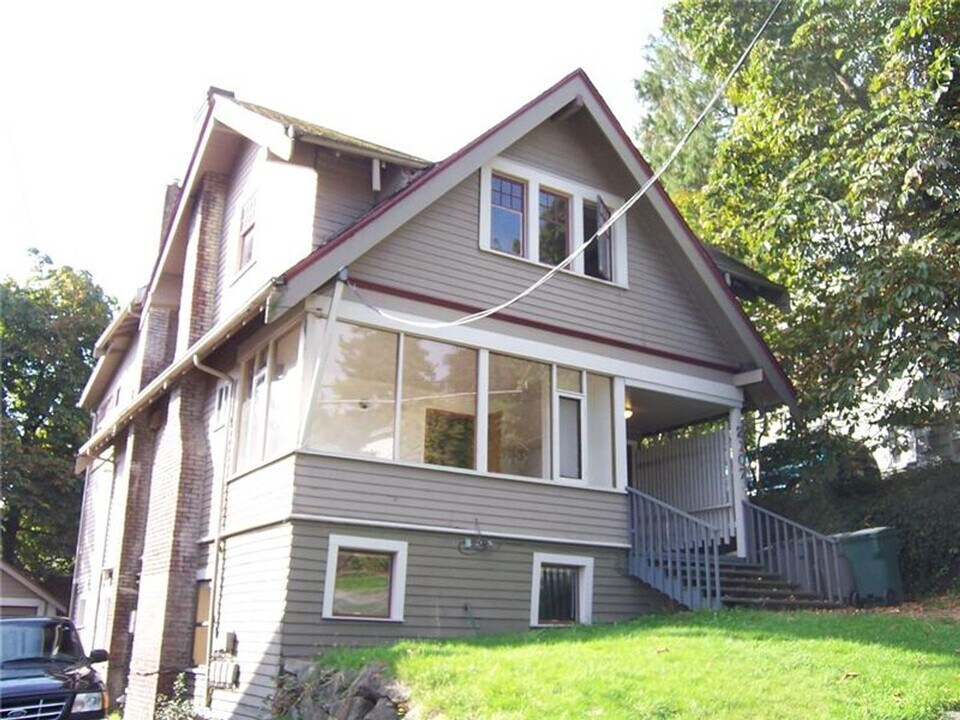 2107 NE 54th St-Unit -a2 in Seattle, WA - Building Photo