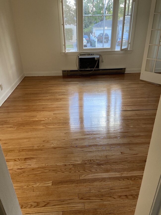 928 W Angeleno Ave, Unit Apt. C in Burbank, CA - Building Photo - Building Photo