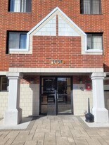 100 Ledgewood Dr, Unit 216 in Stoneham, MA - Building Photo