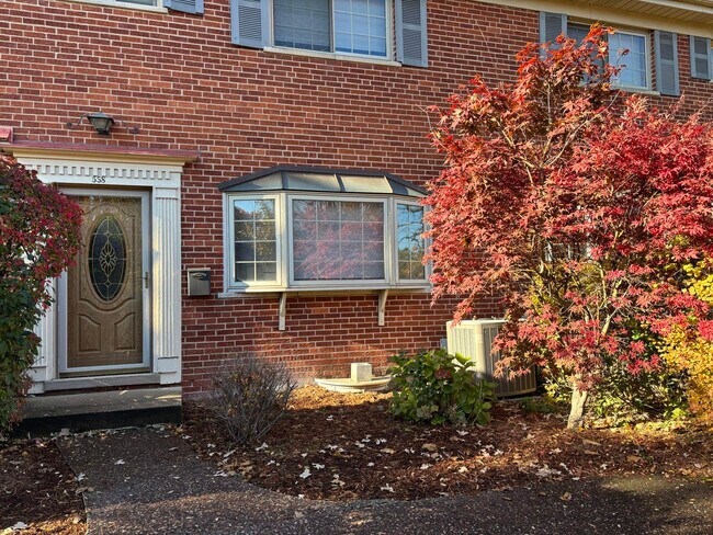 558 Green Bay Rd in Glencoe, IL - Building Photo - Building Photo