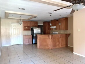 1303 W Kiwi, Unit 4 in Pharr, TX - Building Photo - Building Photo