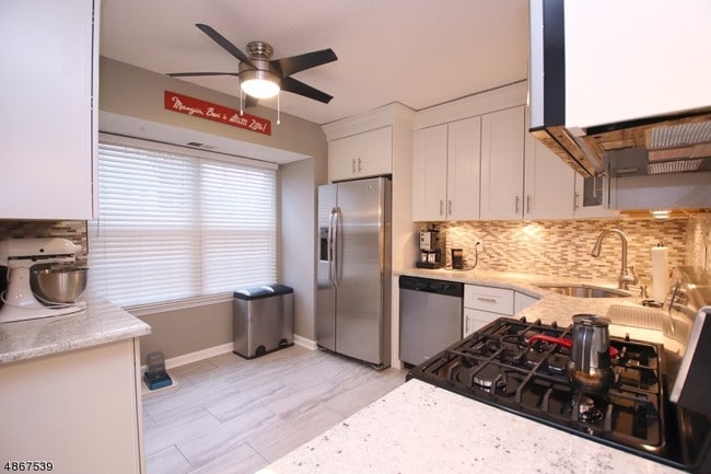 303 Brokaw Ct in Bridgewater, NJ - Building Photo - Building Photo