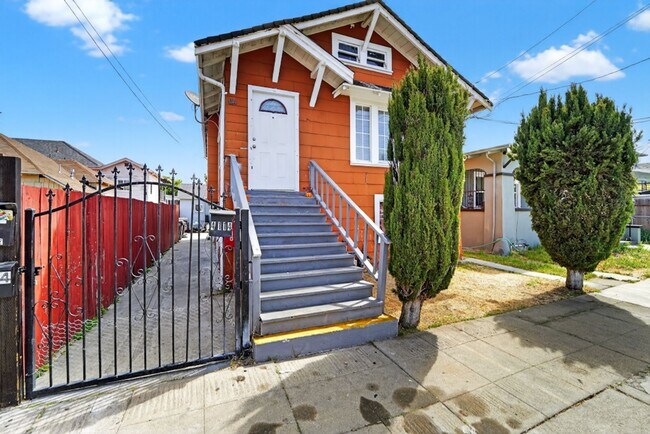 4114 E 17th St in Oakland, CA - Building Photo - Building Photo