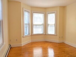 397 Washington St, Unit 1 in Somerville, MA - Foto de edificio - Building Photo