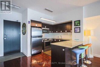 33 Charles St E in Toronto, ON - Building Photo - Building Photo