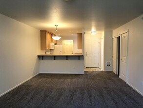 2444 SW 23rd St in Redmond, OR - Building Photo - Building Photo