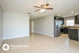 1740 Canaan Lp in Dundee, FL - Foto de edificio - Building Photo