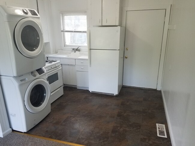 431 14th St in Ogden, KS - Building Photo - Building Photo